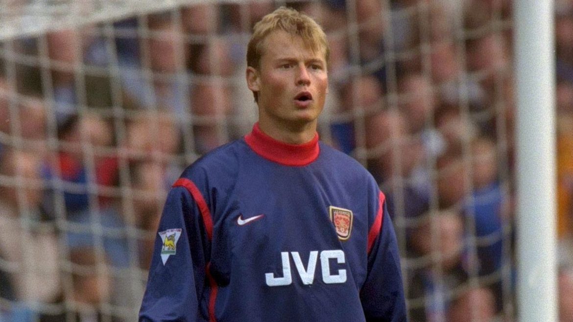 Former Arsenal goalkeeper Alex Manninger dies after car hit by train