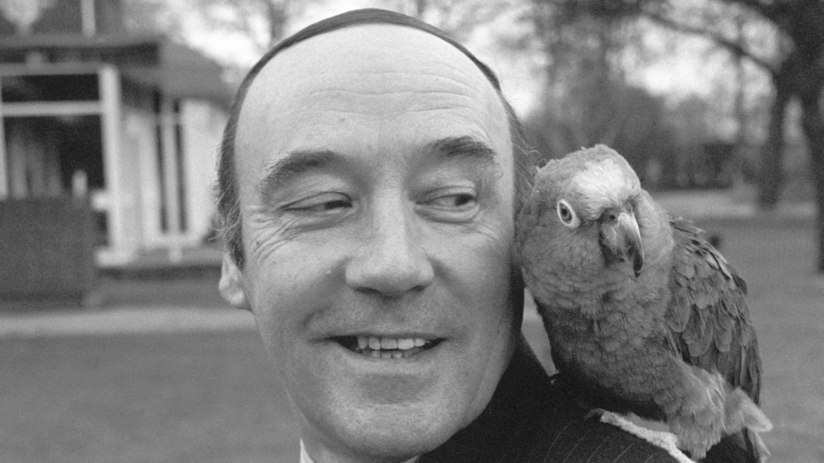 Zoologist, TV presenter and author Desmond Morris dies aged 98