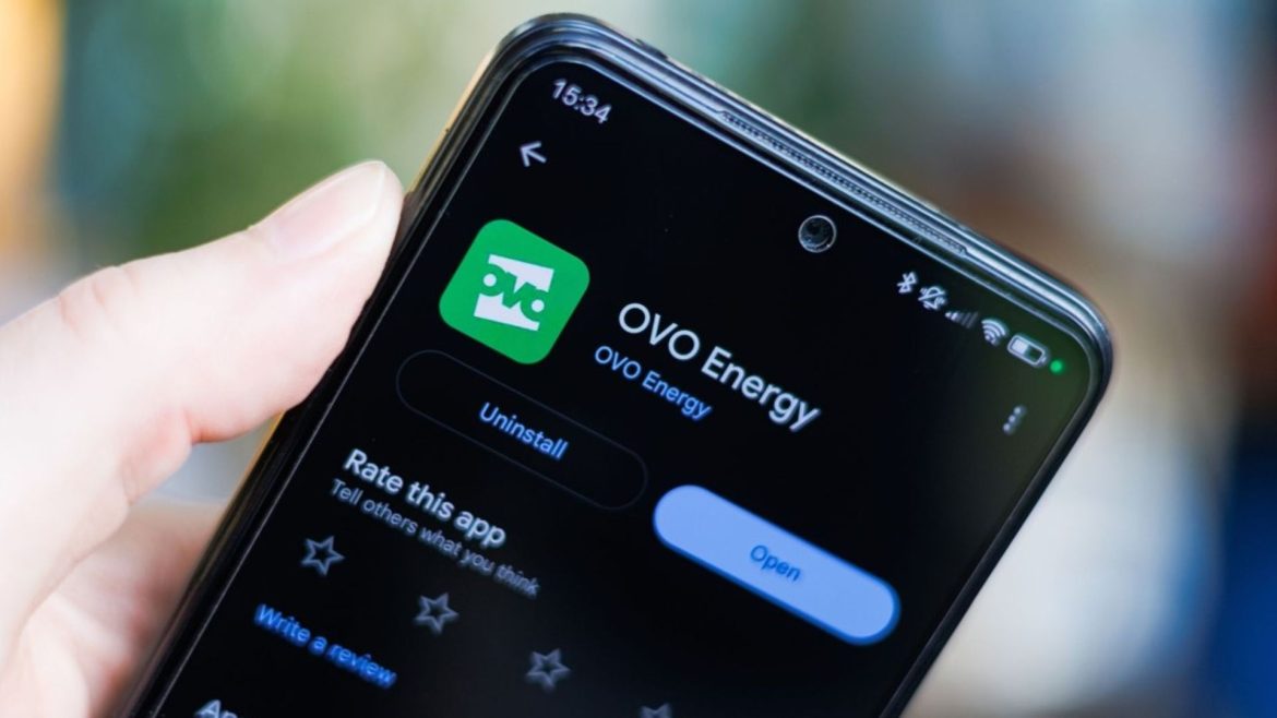 <a href='https://news.sky.com/story/mark-kleinman-blog-see-the-latest-stories-from-sky-news-city-editor-13475361'>German energy group E.ON sparks plot to combine with rival supplier Ovo Energy</a>