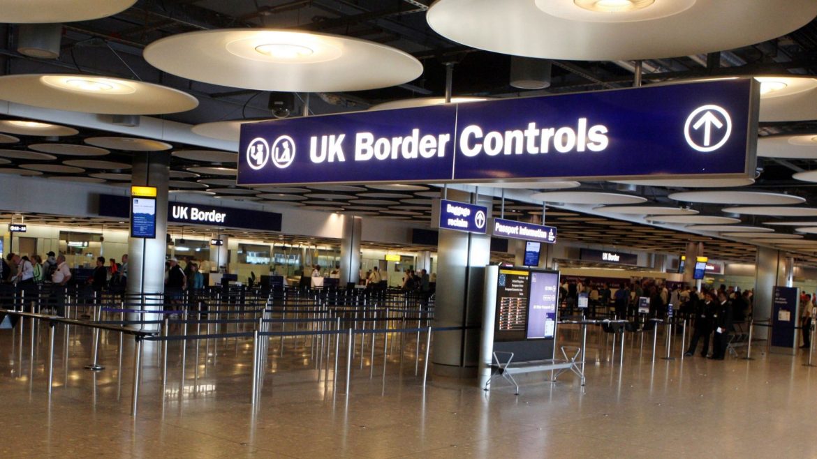 Children as young as eight allowed to use e-gates at UK airports