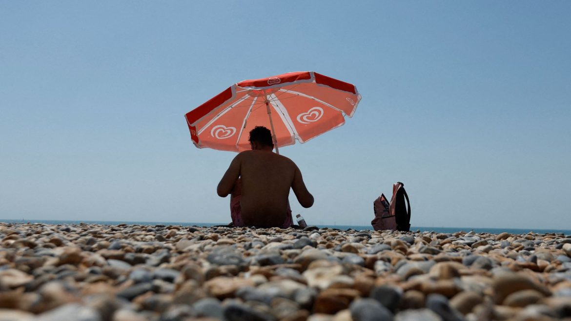 'Rather warm' temperatures of  25C and above coming to UK, say forecasters