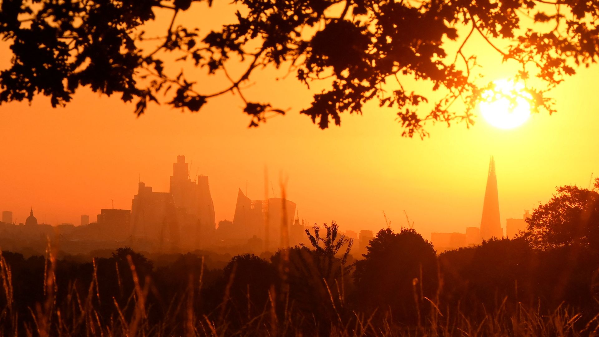 Air conditioning 'unavoidable' in parts of England as summers get hotter