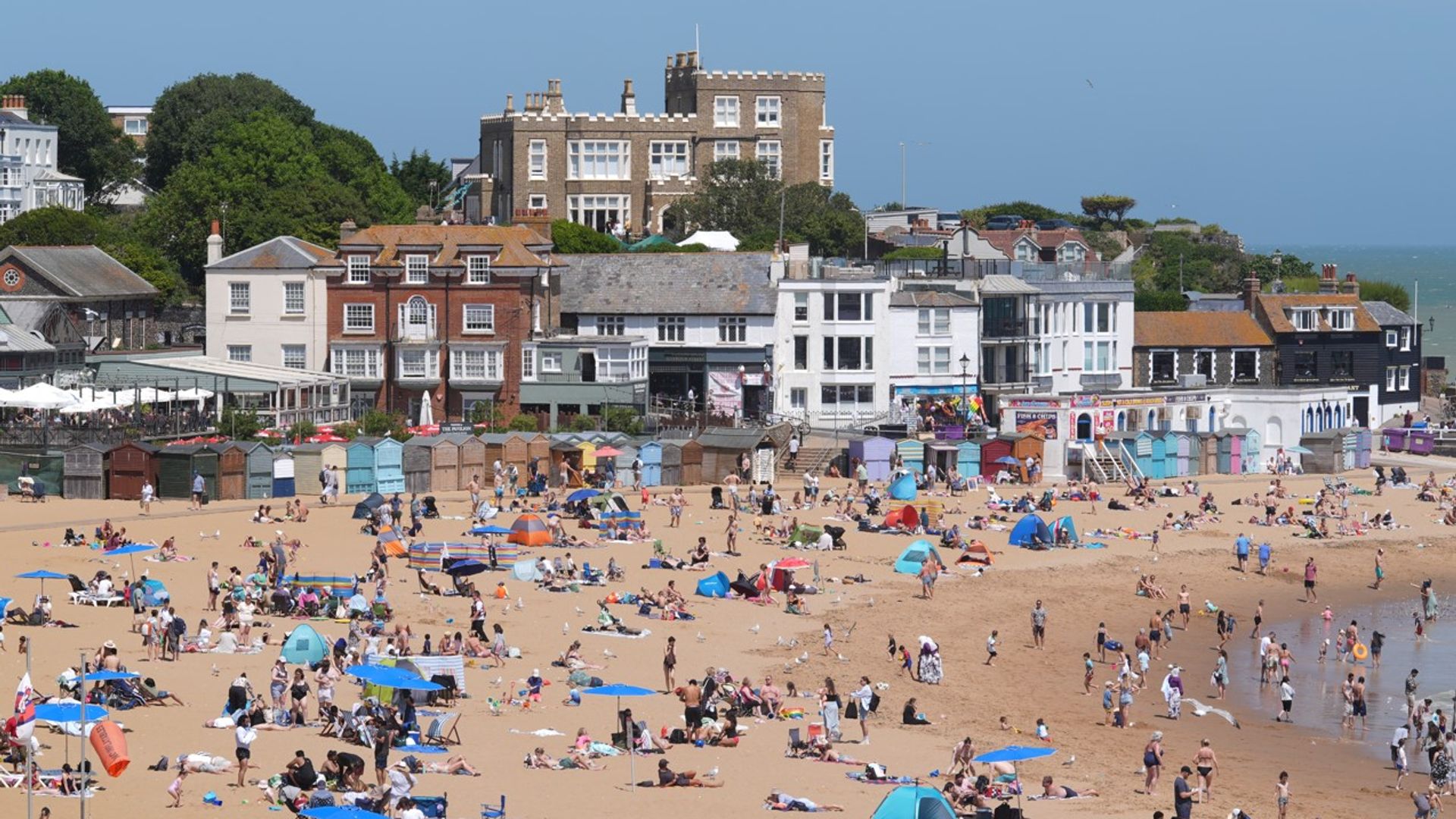 UK has more days above 30C this year than 1976 – with no significant rain forecast this week