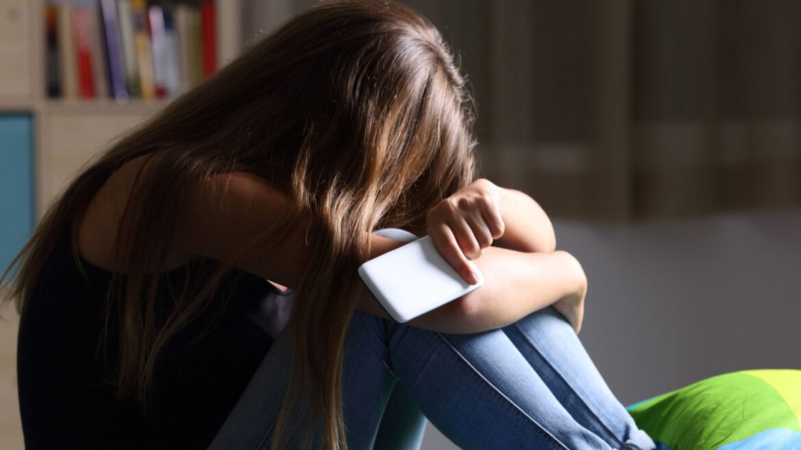 Tech firms urged to block nude images on children's smartphones